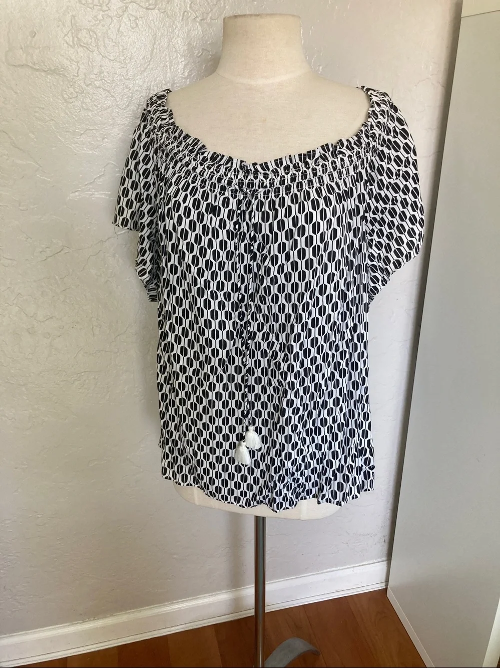 Kate Spade ♠️ Arrow Stripe Off The Shoulder Top In Fresh White/black (L)
